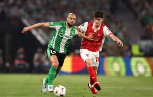 أمرابط يتسبب بضربة جزاء لريال بيتيس أمام براغا بالدوري الأوروبي