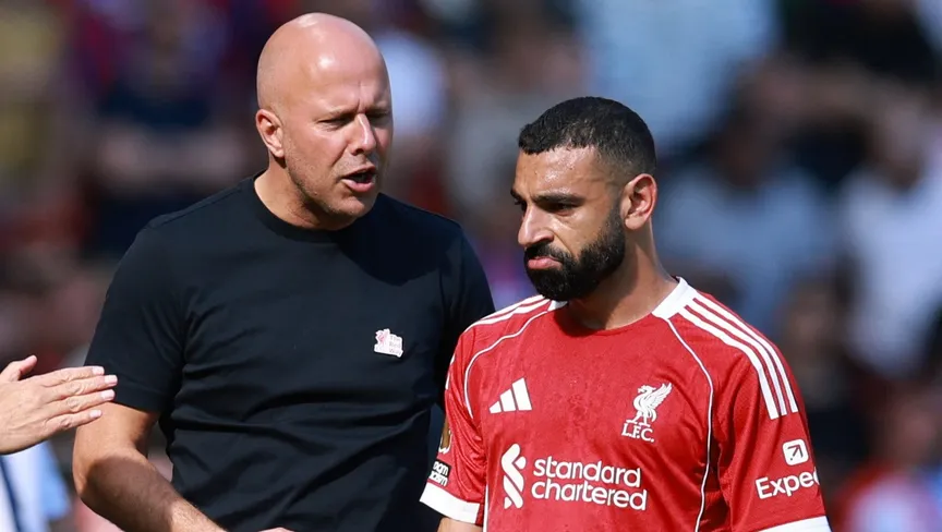 محمد صلاح ينتقد سلوت علنًا برسالة "نارية"