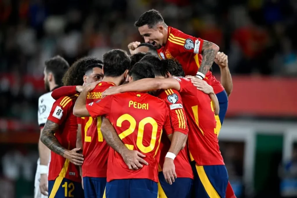 الصحافة الكتالونية تسخر من غياب لاعبي ريال مدريد عن قائمة إسبانيا