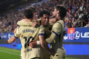 برشلونة يفوز على أوساسونا ويقترب من حسم لقب الليغا