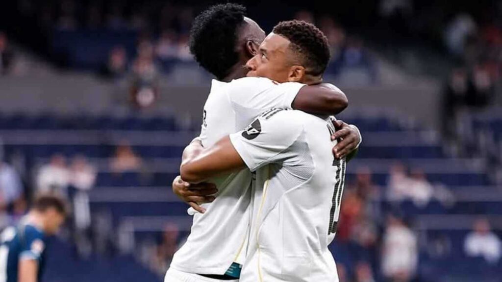 ريال مدريد يفوز على إسبانيول بثنائية ويؤجل تتويج برشلونة