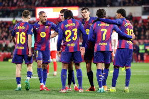 برشلونة ينافس ريال مدريد على ضم مدافع مانشستر سيتي
