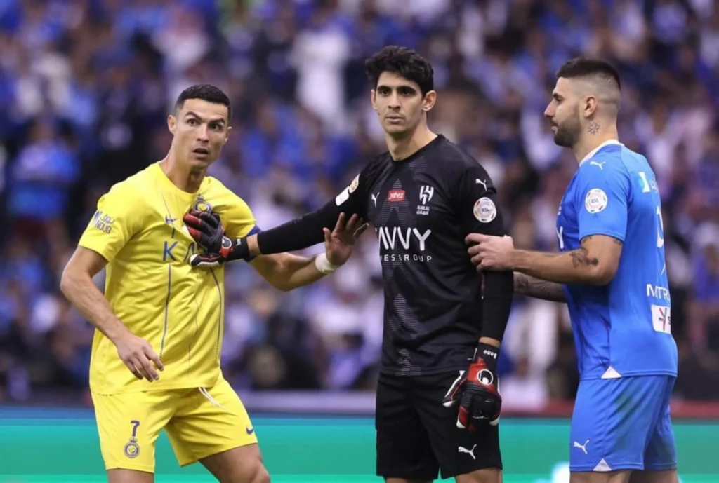 بونو يواجه كريستيانو: تحديد موعد مباراة النصر والهلال والقنوات الناقلة