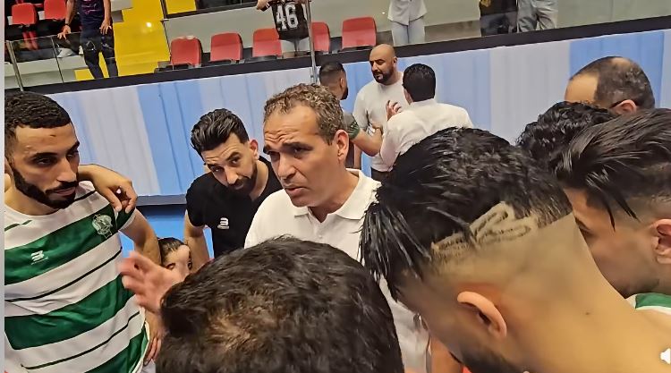 الدكيك يواسي لاعبي الرجاء بعد خسارة نهائي كأس العرش
