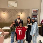 بسمة بوسيل وأبناؤها يلتقون محمد صلاح بعد إصابته