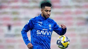 الدوسري يخوض مباراته رقم 500 مع الهلال في ديربي النصر