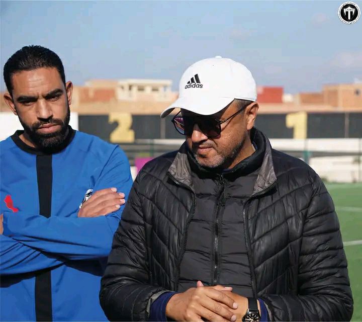 الاتحاد الوجدي ينهي عقد بوزرعة ويتعاقد مع مدرب تونسي
