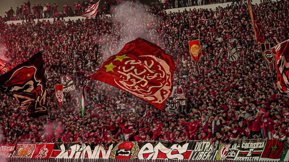 الوداد الرياضي يثير جدلاً بمنشور "كلاش" قبل ديربي الرجاء