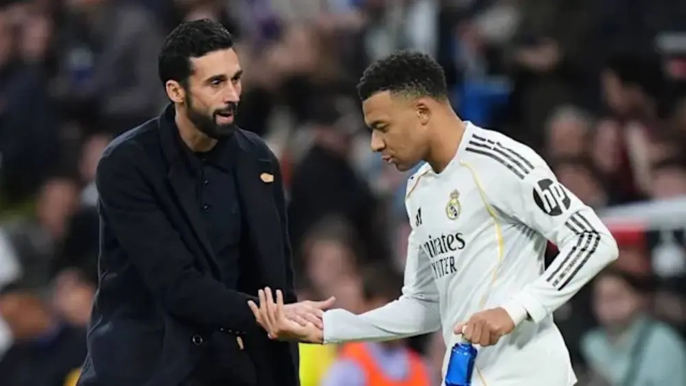 أربيلوا ينفي "كذب" مبابي بشأن ترتيب مهاجمي ريال مدريد