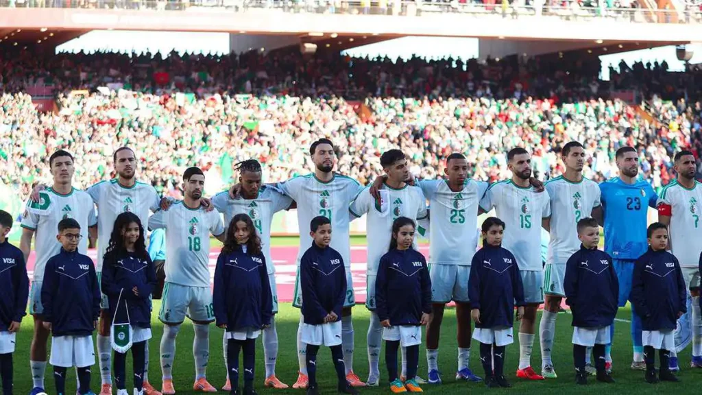 حارس معتزل يعود لإنقاذ الجزائر في تصفيات كأس العالم