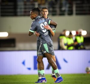 الرجاء يفوز على المغرب الفاسي ويتصدر البطولة المغربية