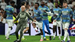 باريس سان جيرمان يخطط للتعاقد مع كامافينغا لاعب ريال مدريد