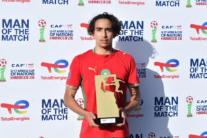 الزينبي نجمًا لمباراة المغرب والكاميرون في بطولة أفريقيا