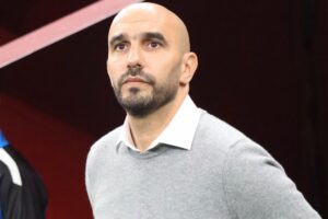 الركراكي يهنئ فريقه الإسباني السابق بصعوده إلى الليغا