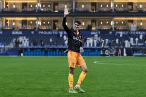 بونو يتألق ويقود الهلال للفوز على نيوم