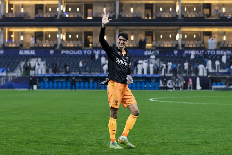 بونو يتألق ويقود الهلال للفوز على نيوم