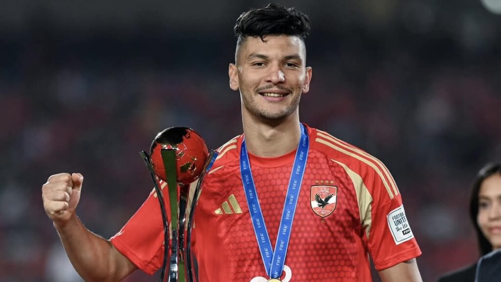 الأهلي المصري يوافق على بيع أشرف داري بشكل دائم