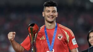 الأهلي المصري يوافق على بيع أشرف داري بشكل دائم