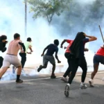 الشرطة المجرية تفتح تحقيقًا بشغب مشجعي أرسنال وباريس