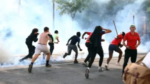 الشرطة المجرية تفتح تحقيقًا بشغب مشجعي أرسنال وباريس