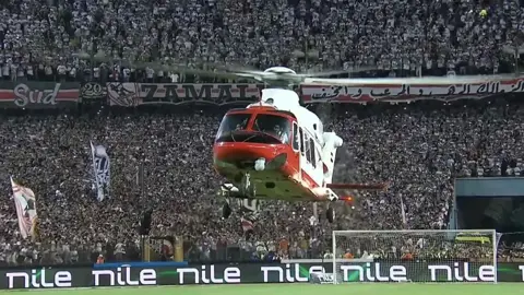 هليكوبتر تسلّم درع الدوري للزمالك في مشهد تاريخي بمصر