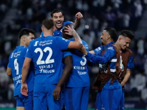 بنزيما يقود هجوم الهلال بديربي النصر الحاسم