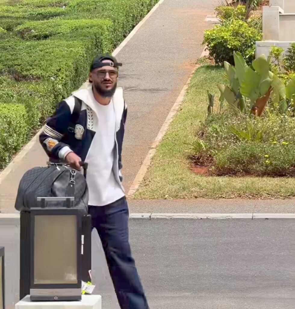 لاعبو المنتخب المغربي يبدأون التوافد على مركب محمد السادس