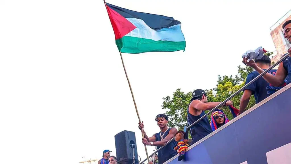 جدارية أيرلندية تحيي تضامن يامال مع فلسطين