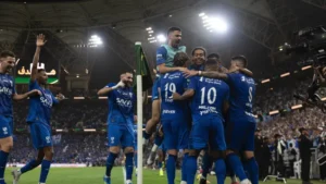 الهلال يهزم الخلود 2-1 ويتوج بكأس الملك بحضور بونو
