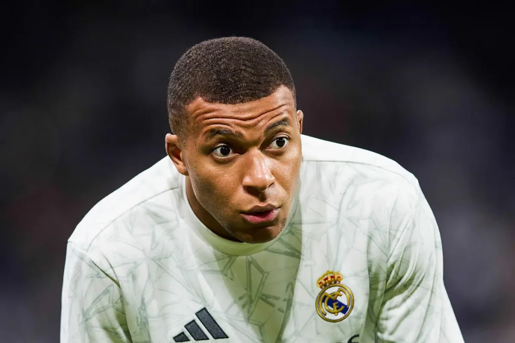 ريال مدريد: مبابي يثير الجدل برحلاته قبل الكلاسيكو