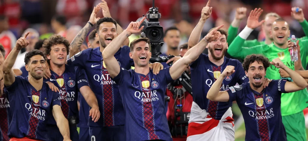 كفاراتسخيليا نجم باريس سان جيرمان يحصد جائزة الأبطال 2026