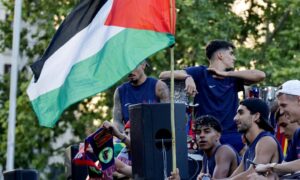 إسرائيل تغضب من يامال بعد رفعه علم فلسطين باحتفالات الليغا