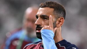 محمد صلاح ينضم لقائمة تاريخية بعد تسجيل هاتريك في غلطة سراي