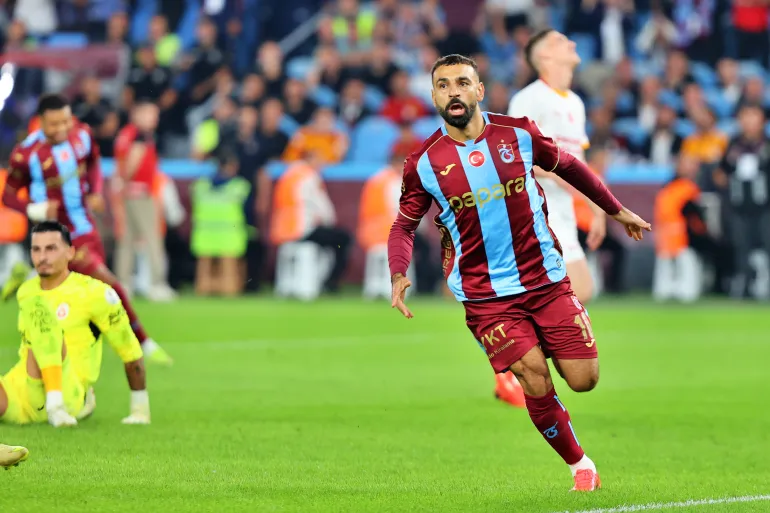 القضاء الإنجليزي يعاقب محمد صلاح غيابياً بسبب مخالفة مرورية