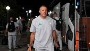 مدرب المنتخب الجزائري يدخل في مشادة مع ريان آيت نوري أمام زامبيا