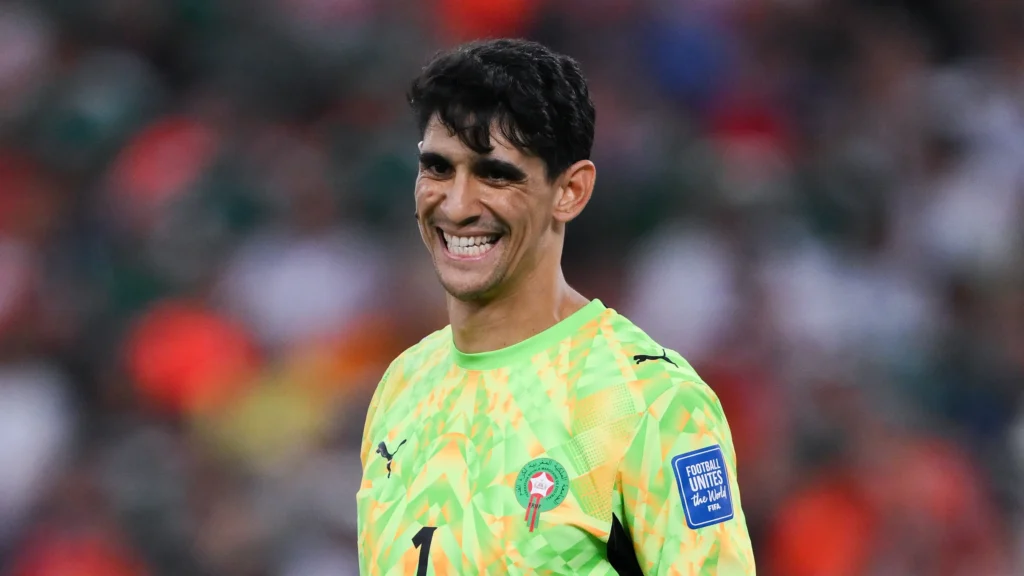 قبل مواجهة الغابون.. ياسين بونو يحذر لاعبي المنتخب المغربي