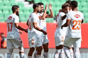 نهضة بركان يقترب من ضم لاعب الوسط عمر المنصوري رسمياً