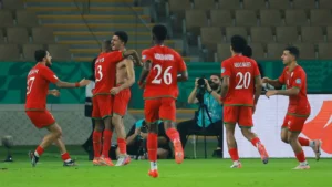 إنذار بسبب خلع القميص يُجبر عُمان على الاحتكام للقرعة في خليجي 27