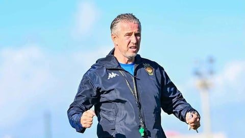 المدرب ريغيكامف ينهي عقده مع الترجي التونسي ويعود إلى رومانيا