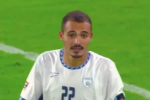 احتفال بحركة إطلاق النار يكلف مهاجم إسرائيل الطرد أمام النمسا (فيديو)