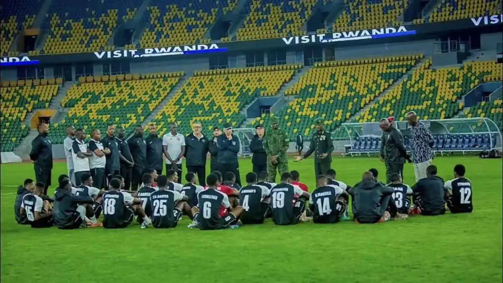 رئيس أركان الجيش الرواندي يحفز لاعبيه قبل مواجهة الزمالك الإفريقية