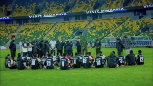 رئيس أركان الجيش الرواندي يحفز لاعبيه قبل مواجهة الزمالك الإفريقية
