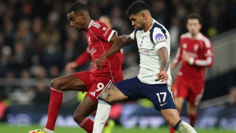 ليفربول يعلن غياب إيزاك وجاكبو عن مواجهة مانشستر سيتي المرتقبة
