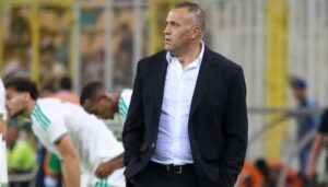 الاتحاد الجزائري لكرة القدم يطالب لاعبي المنتخب بالالتزام بالانضباط المهني