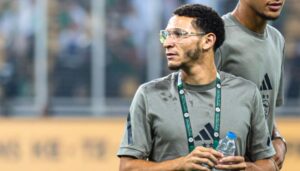غياب عادل بوربعة عن ترشيحات لاعب الشهر في الدوري الفرنسي يثير الجدل