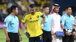 الحكم الصيني ما نينغ يوبخ جواو فيليكس في مواجهة النصر ونيفتشي