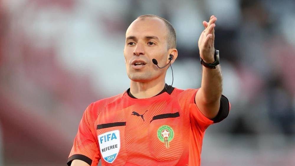 تعيين طاقم تحكيم مغربي لإدارة مباراة تونس وليبيا في تصفيات أمم إفريقيا
