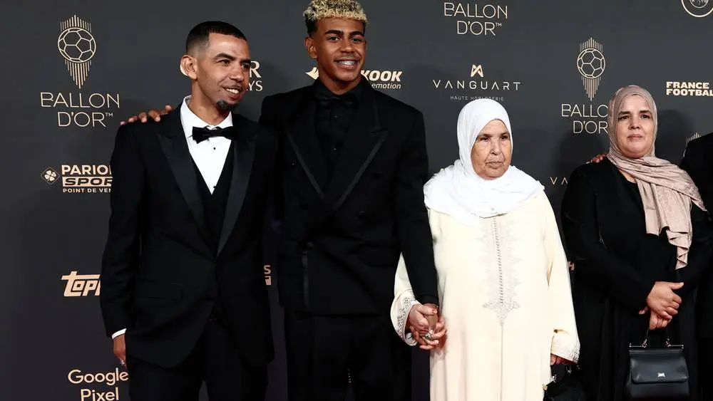 لامين يامال يختار 16 مرافقاً لحضور حفل الكرة الذهبية في لندن