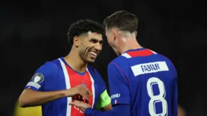 أشرف حكيمي يعادل رقم محمد صلاح ويقترب من إنجاز صامويل إيتو