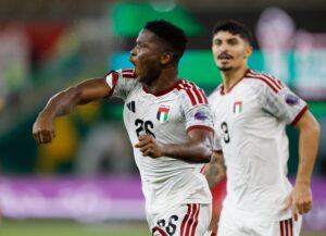 الإمارات تهزم عُمان وتواجه السعودية في نهائي كأس خليجي 27